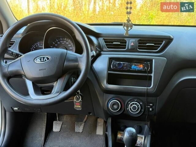 Белый Киа Рио, объемом двигателя 1.4 л и пробегом 129 тыс. км за 7500 $, фото 20 на Automoto.ua