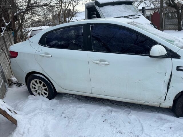 Белый Киа Рио, объемом двигателя 1.4 л и пробегом 175 тыс. км за 2800 $, фото 1 на Automoto.ua