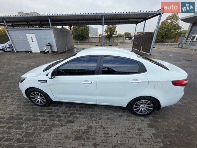 Белый Киа Рио, объемом двигателя 1.4 л и пробегом 288 тыс. км за 6500 $, фото 15 на Automoto.ua
