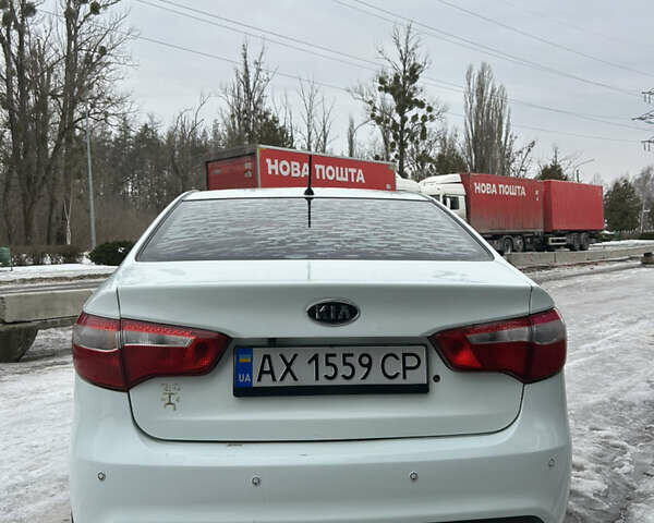 Белый Киа Рио, объемом двигателя 1.4 л и пробегом 315 тыс. км за 5300 $, фото 4 на Automoto.ua