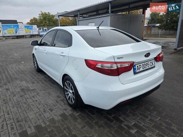 Белый Киа Рио, объемом двигателя 1.4 л и пробегом 288 тыс. км за 7000 $, фото 12 на Automoto.ua