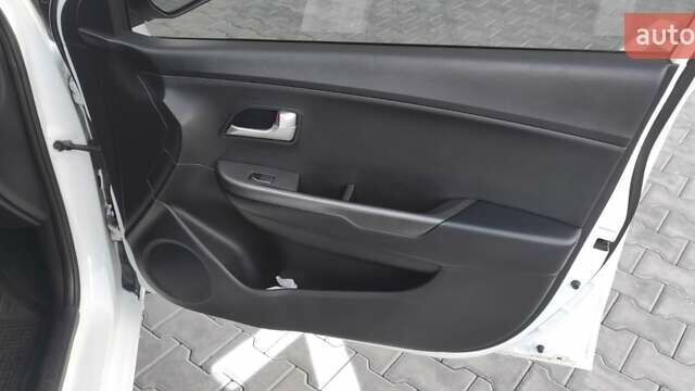 Білий Кіа Ріо, об'ємом двигуна 1.4 л та пробігом 168 тис. км за 7800 $, фото 22 на Automoto.ua