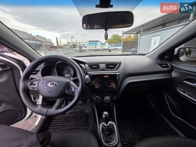 Білий Кіа Ріо, об'ємом двигуна 1.4 л та пробігом 288 тис. км за 6500 $, фото 20 на Automoto.ua