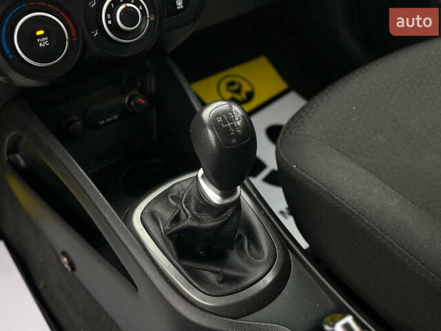 Белый Киа Рио, объемом двигателя 1.4 л и пробегом 200 тыс. км за 6900 $, фото 17 на Automoto.ua