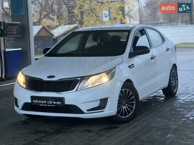 Белый Киа Рио, объемом двигателя 1.4 л и пробегом 150 тыс. км за 6499 $, фото 2 на Automoto.ua