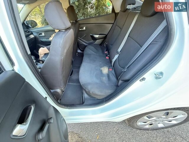Белый Киа Рио, объемом двигателя 1.4 л и пробегом 129 тыс. км за 7500 $, фото 21 на Automoto.ua