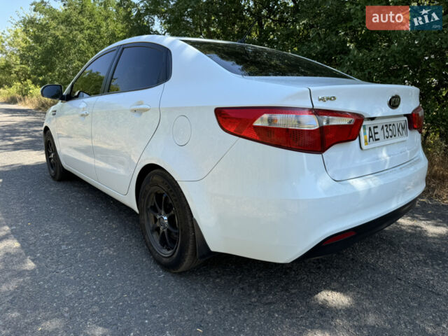 Білий Кіа Ріо, об'ємом двигуна 1.4 л та пробігом 96 тис. км за 8555 $, фото 9 на Automoto.ua
