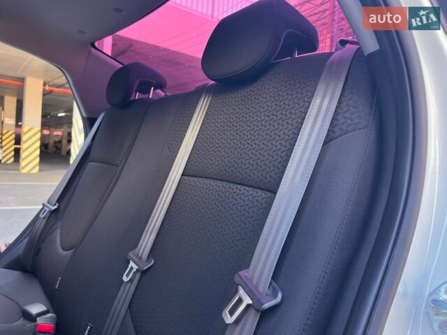Білий Кіа Ріо, об'ємом двигуна 1.6 л та пробігом 48 тис. км за 10200 $, фото 23 на Automoto.ua