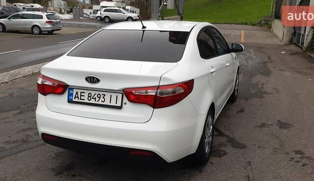 Белый Киа Рио, объемом двигателя 1.4 л и пробегом 175 тыс. км за 6900 $, фото 4 на Automoto.ua