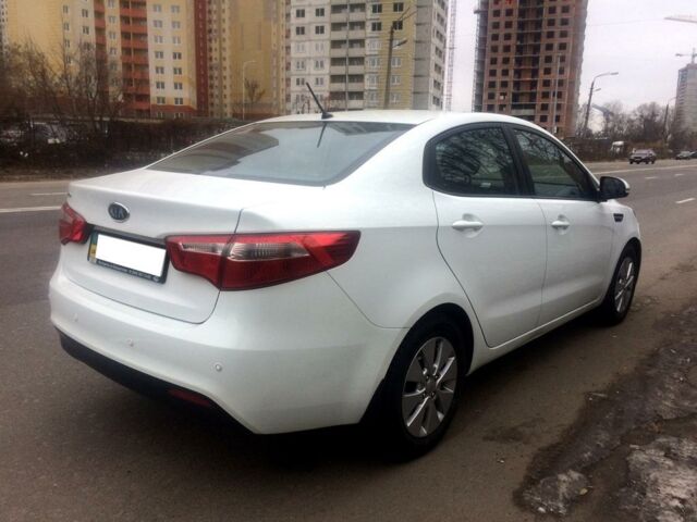 Білий Кіа Ріо, об'ємом двигуна 1.6 л та пробігом 96 тис. км за 9999 $, фото 4 на Automoto.ua