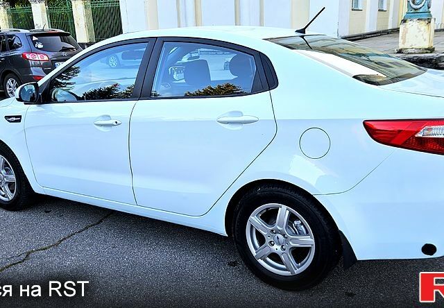 Белый Киа Рио, объемом двигателя 1.4 л и пробегом 105 тыс. км за 6300 $, фото 1 на Automoto.ua