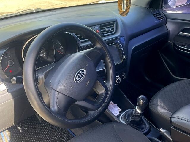 Білий Кіа Ріо, об'ємом двигуна 1.4 л та пробігом 249 тис. км за 6000 $, фото 4 на Automoto.ua