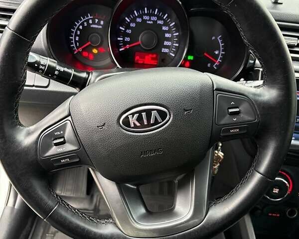 Білий Кіа Ріо, об'ємом двигуна 1.6 л та пробігом 91 тис. км за 8600 $, фото 3 на Automoto.ua