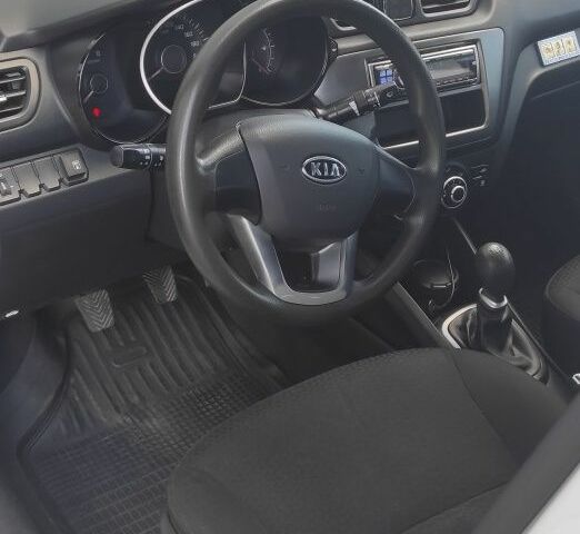 Белый Киа Рио, объемом двигателя 1.4 л и пробегом 170 тыс. км за 6700 $, фото 4 на Automoto.ua