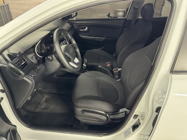 Белый Киа Рио, объемом двигателя 1.4 л и пробегом 167 тыс. км за 7500 $, фото 11 на Automoto.ua