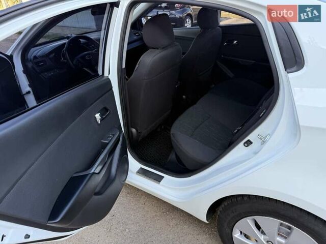 Белый Киа Рио, объемом двигателя 1.59 л и пробегом 114 тыс. км за 8900 $, фото 13 на Automoto.ua
