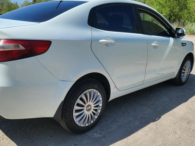 Белый Киа Рио, объемом двигателя 1.4 л и пробегом 235 тыс. км за 7700 $, фото 3 на Automoto.ua