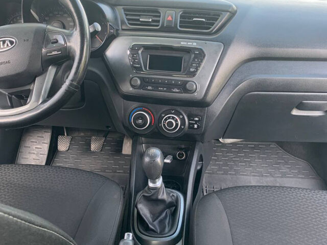 Белый Киа Рио, объемом двигателя 1.4 л и пробегом 175 тыс. км за 6999 $, фото 7 на Automoto.ua