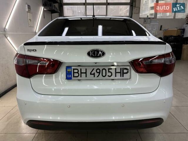 Белый Киа Рио, объемом двигателя 1.59 л и пробегом 112 тыс. км за 8700 $, фото 5 на Automoto.ua