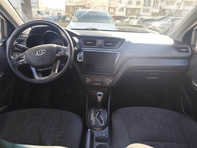 Белый Киа Рио, объемом двигателя 1.6 л и пробегом 198 тыс. км за 8000 $, фото 4 на Automoto.ua