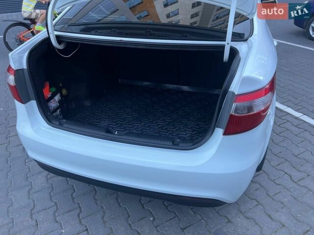 Білий Кіа Ріо, об'ємом двигуна 1.4 л та пробігом 171 тис. км за 6800 $, фото 31 на Automoto.ua