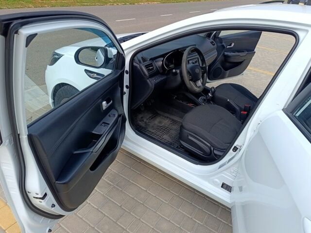 Белый Киа Рио, объемом двигателя 1.4 л и пробегом 99 тыс. км за 6517 $, фото 12 на Automoto.ua