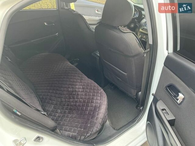 Белый Киа Рио, объемом двигателя 1.6 л и пробегом 174 тыс. км за 7700 $, фото 12 на Automoto.ua