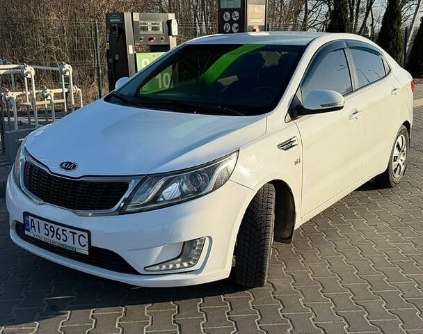 Білий Кіа Ріо, об'ємом двигуна 1.6 л та пробігом 235 тис. км за 7600 $, фото 1 на Automoto.ua