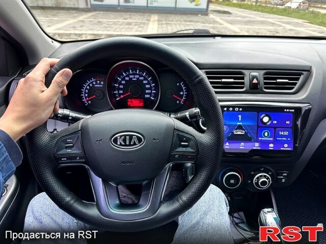 Білий Кіа Ріо, об'ємом двигуна 1.6 л та пробігом 149 тис. км за 8000 $, фото 5 на Automoto.ua