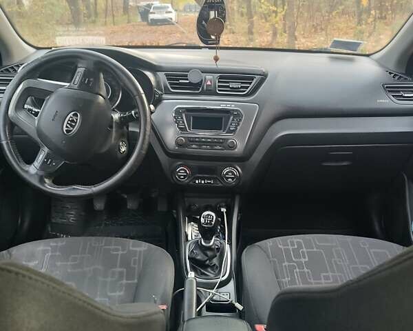 Белый Киа Рио, объемом двигателя 1.59 л и пробегом 208 тыс. км за 6500 $, фото 10 на Automoto.ua