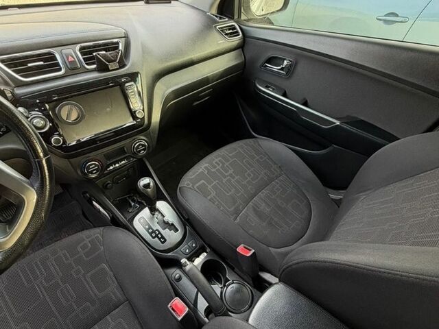 Білий Кіа Ріо, об'ємом двигуна 1.6 л та пробігом 235 тис. км за 7600 $, фото 7 на Automoto.ua