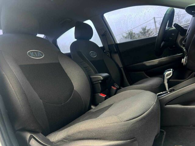 Белый Киа Рио, объемом двигателя 1.6 л и пробегом 150 тыс. км за 7100 $, фото 9 на Automoto.ua