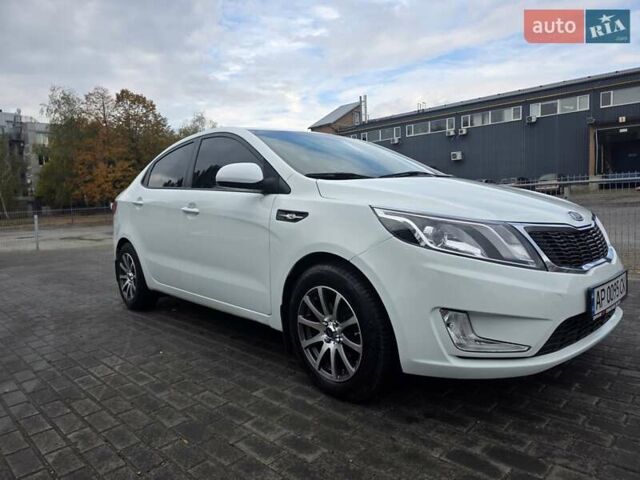 Белый Киа Рио, объемом двигателя 1.4 л и пробегом 288 тыс. км за 7500 $, фото 3 на Automoto.ua