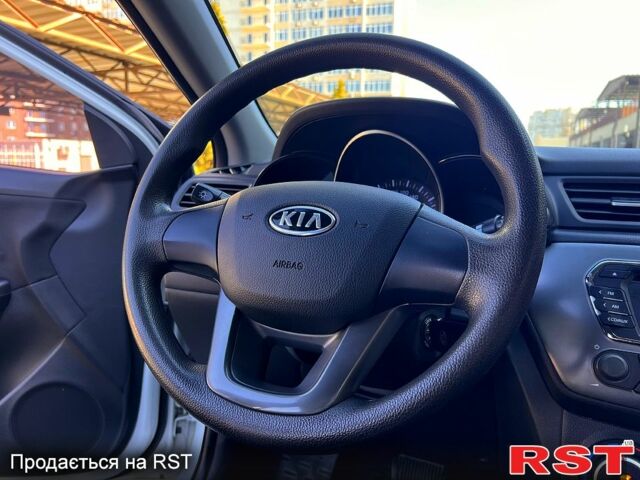 Белый Киа Рио, объемом двигателя 1.6 л и пробегом 48 тыс. км за 10200 $, фото 5 на Automoto.ua