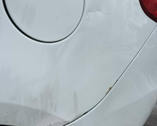 Белый Киа Рио, объемом двигателя 1.4 л и пробегом 315 тыс. км за 5300 $, фото 12 на Automoto.ua