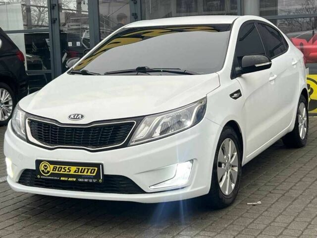 Белый Киа Рио, объемом двигателя 1.6 л и пробегом 150 тыс. км за 7100 $, фото 2 на Automoto.ua