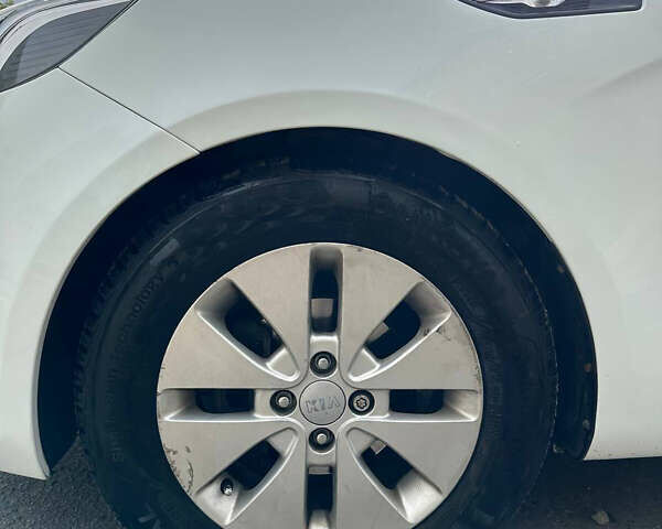 Белый Киа Рио, объемом двигателя 1.59 л и пробегом 149 тыс. км за 7800 $, фото 8 на Automoto.ua