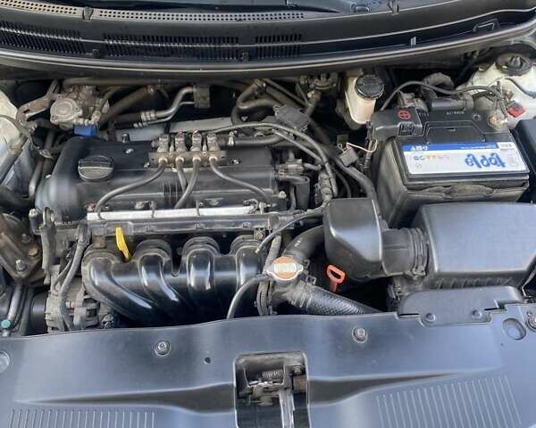 Белый Киа Рио, объемом двигателя 1.6 л и пробегом 186 тыс. км за 8100 $, фото 6 на Automoto.ua