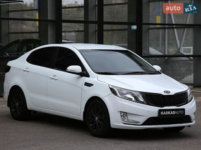 Белый Киа Рио, объемом двигателя 1.6 л и пробегом 127 тыс. км за 8600 $, фото 2 на Automoto.ua
