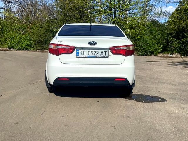 Білий Кіа Ріо, об'ємом двигуна 1.4 л та пробігом 249 тис. км за 6000 $, фото 1 на Automoto.ua