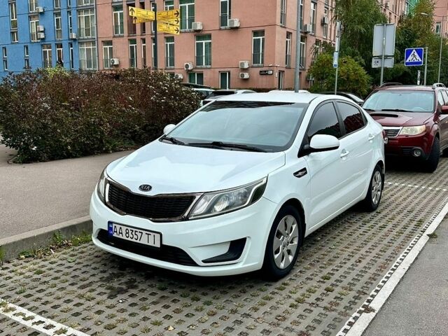 Білий Кіа Ріо, об'ємом двигуна 1.4 л та пробігом 118 тис. км за 6899 $, фото 3 на Automoto.ua