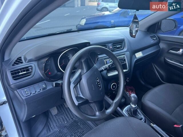 Білий Кіа Ріо, об'ємом двигуна 1.4 л та пробігом 171 тис. км за 6800 $, фото 13 на Automoto.ua
