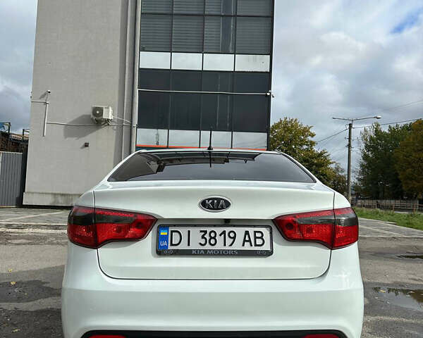 Белый Киа Рио, объемом двигателя 1.59 л и пробегом 149 тыс. км за 7800 $, фото 2 на Automoto.ua
