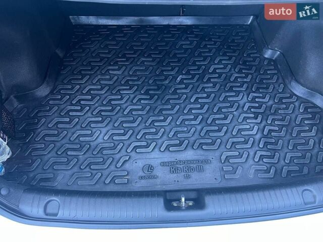 Білий Кіа Ріо, об'ємом двигуна 1.4 л та пробігом 171 тис. км за 6800 $, фото 36 на Automoto.ua