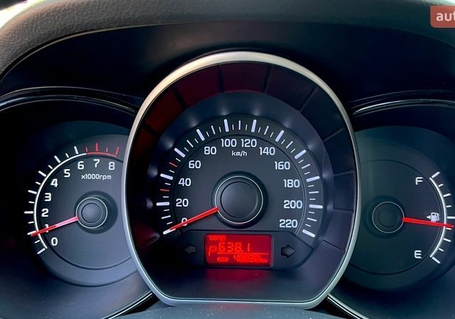 Білий Кіа Ріо, об'ємом двигуна 1.6 л та пробігом 48 тис. км за 10200 $, фото 11 на Automoto.ua