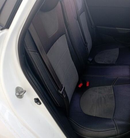 Білий Кіа Ріо, об'ємом двигуна 1.6 л та пробігом 150 тис. км за 7000 $, фото 25 на Automoto.ua