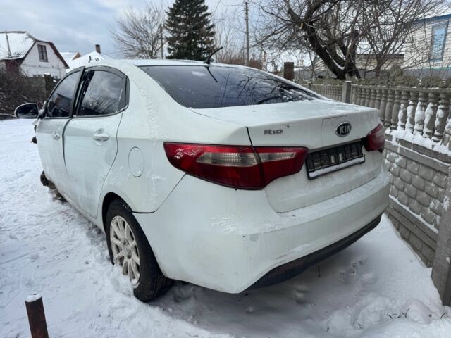 Белый Киа Рио, объемом двигателя 1.4 л и пробегом 175 тыс. км за 2800 $, фото 2 на Automoto.ua