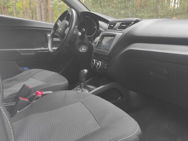 Белый Киа Рио, объемом двигателя 1.4 л и пробегом 253 тыс. км за 7050 $, фото 6 на Automoto.ua