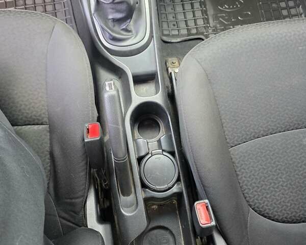 Белый Киа Рио, объемом двигателя 1.4 л и пробегом 288 тыс. км за 7500 $, фото 23 на Automoto.ua