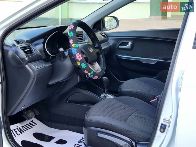 Белый Киа Рио, объемом двигателя 1.4 л и пробегом 143 тыс. км за 9350 $, фото 17 на Automoto.ua